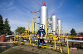 Natural gas refinery