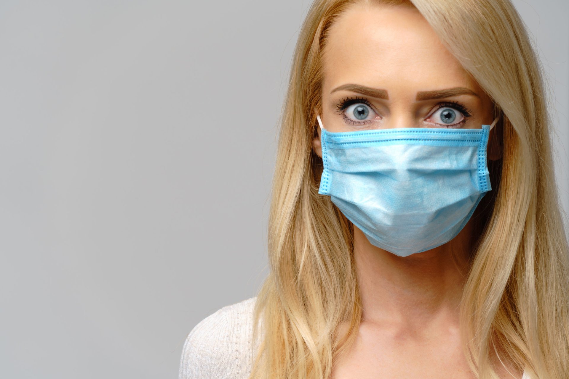 Woman wearing a face mask in the pandemic