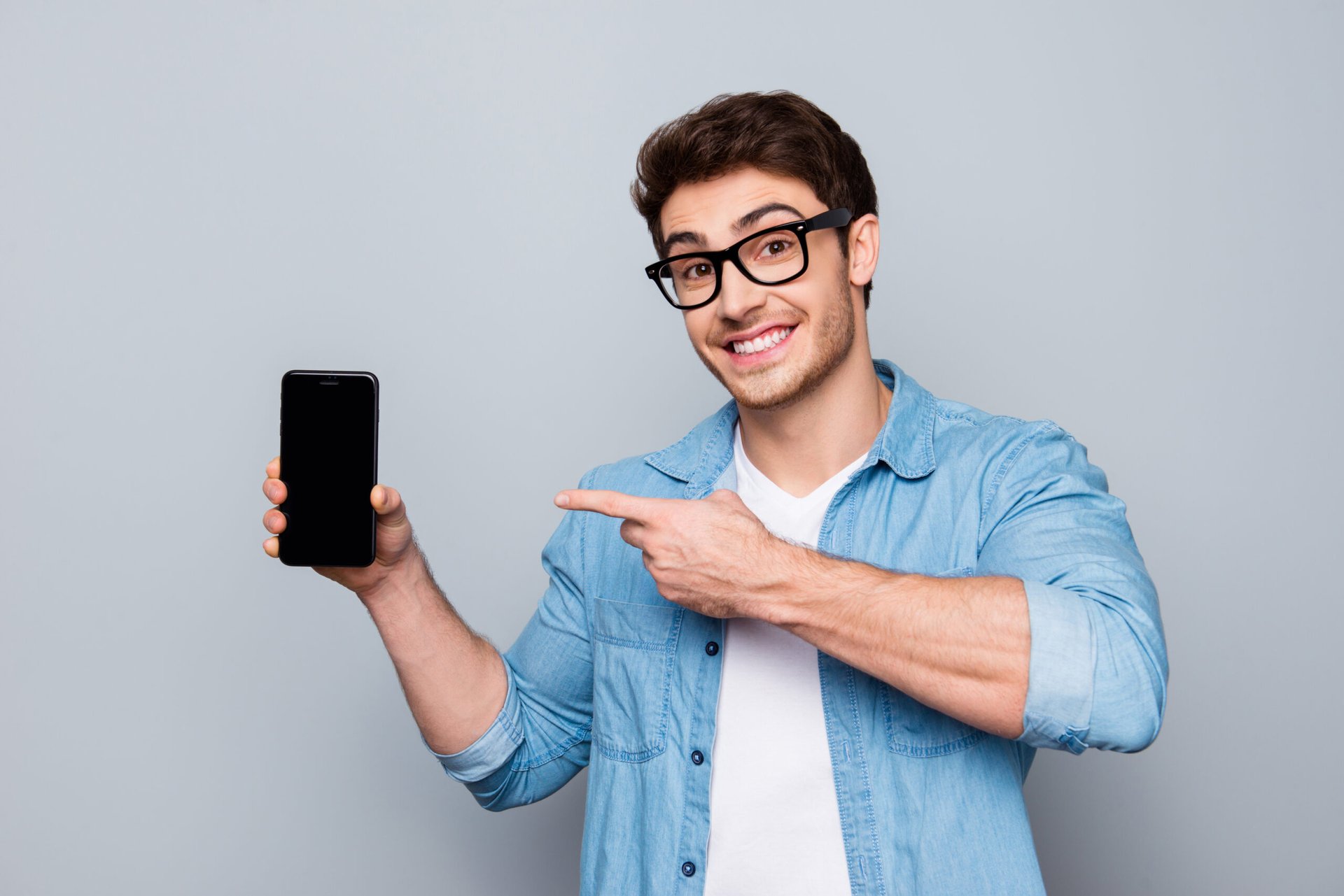 Man excited about his smartphone plan
