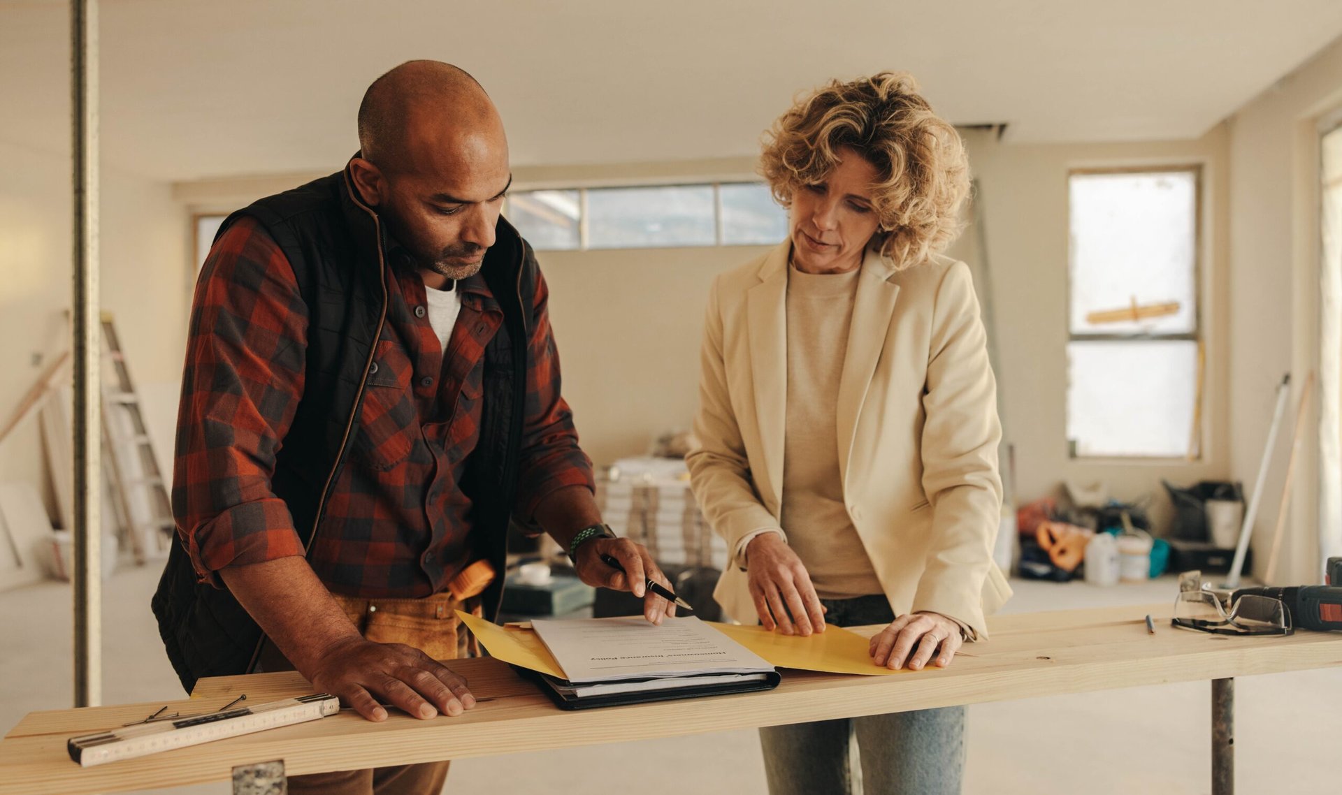 woman meeting with home improvement contractor