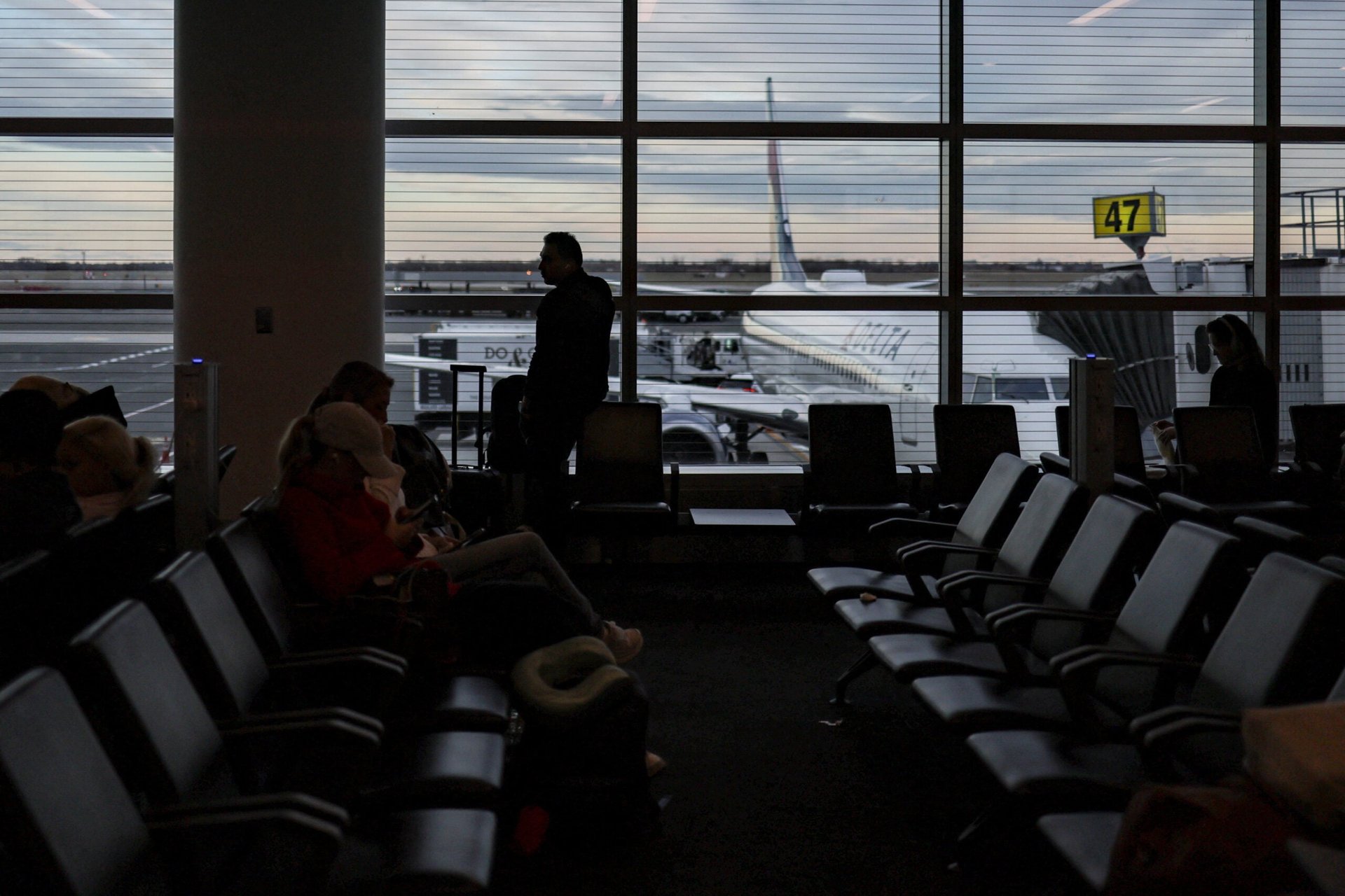 Airlines, Travel Groups Warn of Impact of Partial Government Shutdown on Airport Screeners Airlines, Travel Groups Warn of Impact of Partial Government Shutdown on Airport Screeners