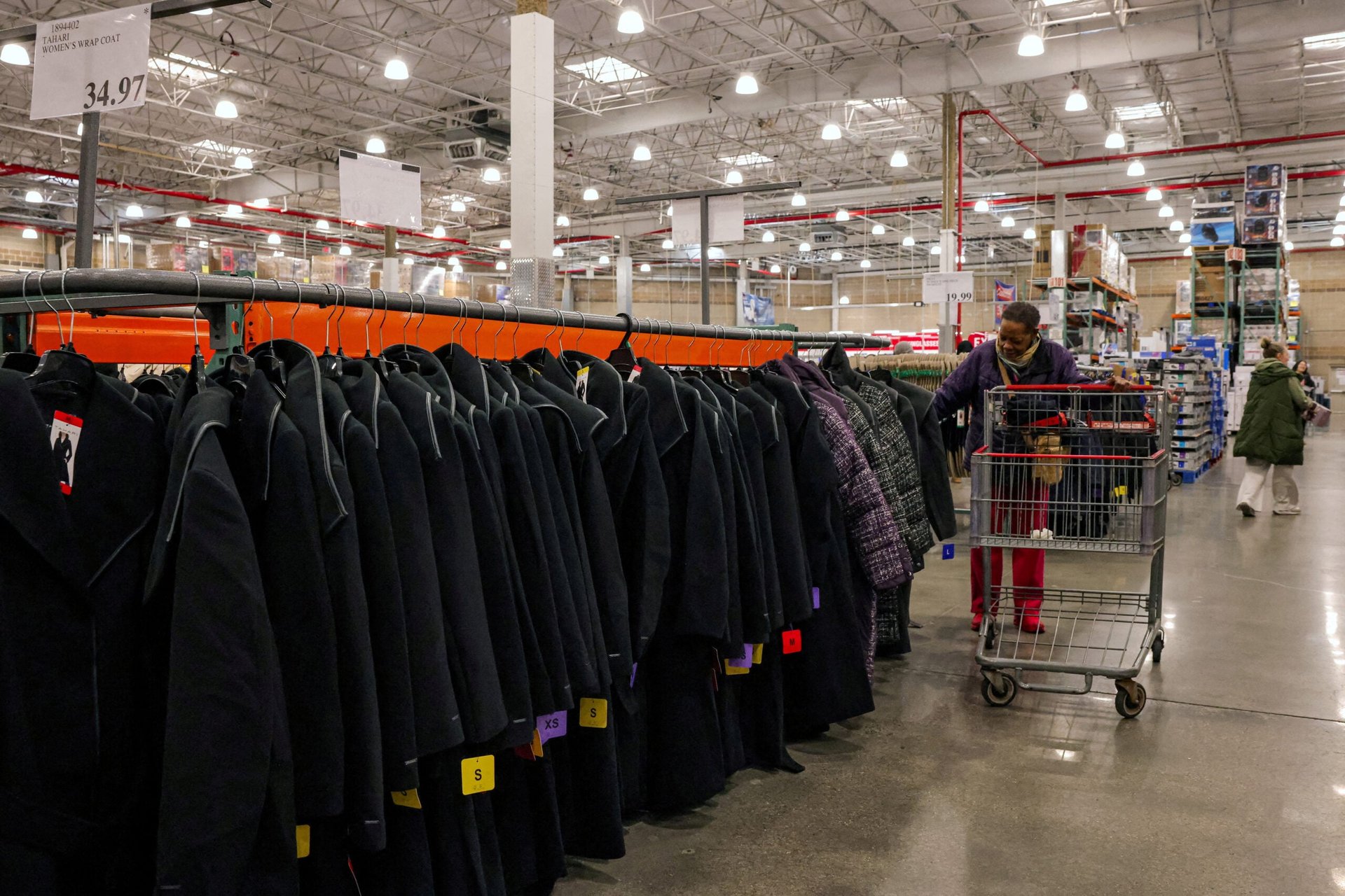 US Economic Growth Likely Slowed to a Still-Brisk Pace in Fourth Quarter US Economic Growth Likely Slowed to a Still-Brisk Pace in Fourth Quarter