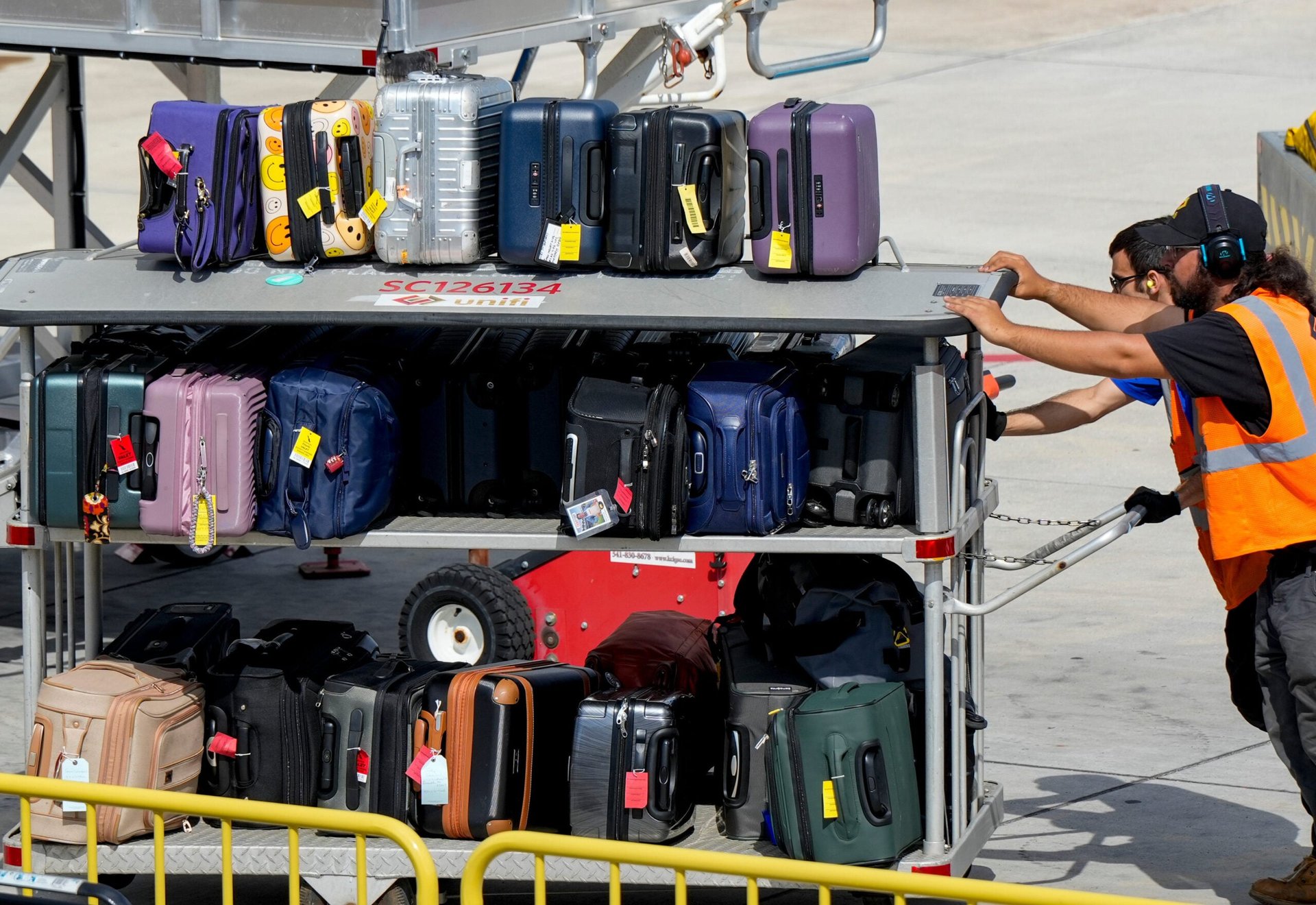 Checking in a Second Bag Could Now Cost You More on American Airlines Checking in a Second Bag Could Now Cost You More on American Airlines