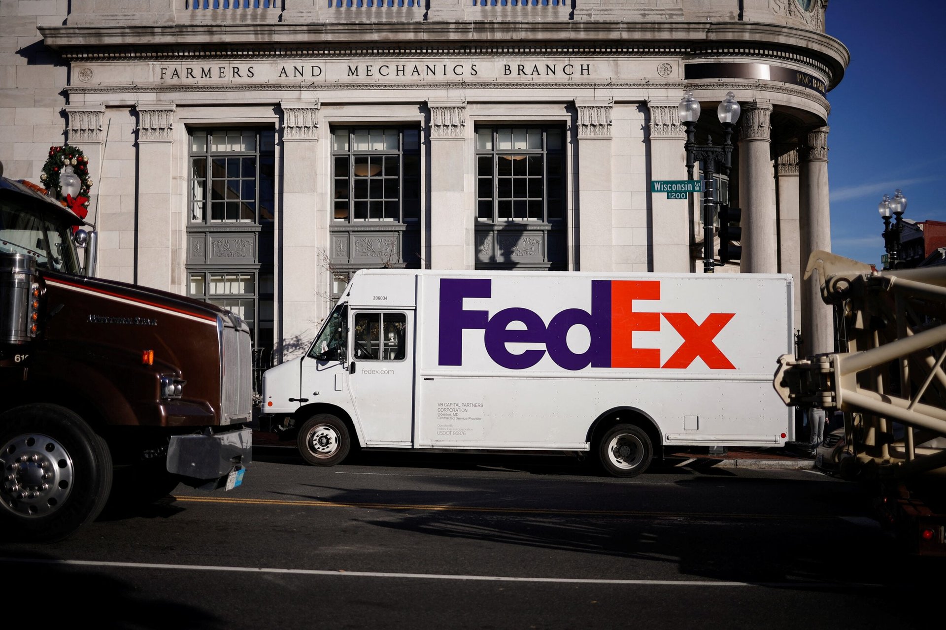 FedEx Sues US For Refund Of Trump’s Emergency Tax Money FedEx Sues US For Refund Of Trump’s Emergency Tax Money