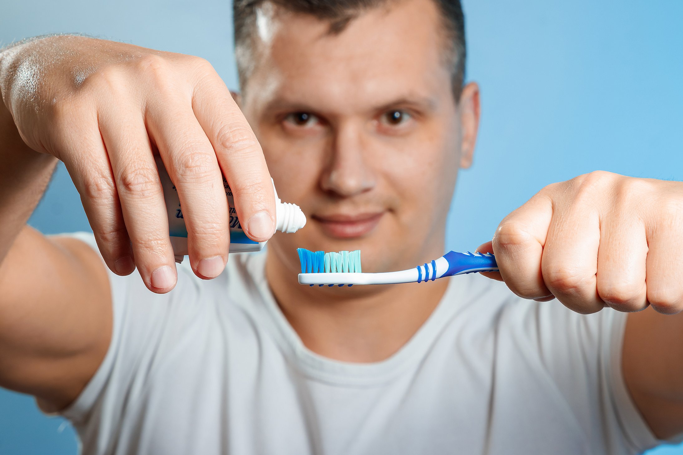 Мужчина чистил зубы 17 раз в день