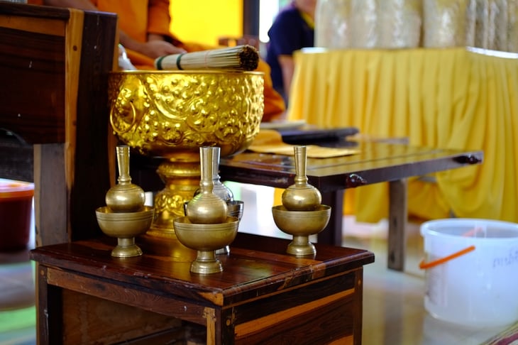Furniture consignment shop.