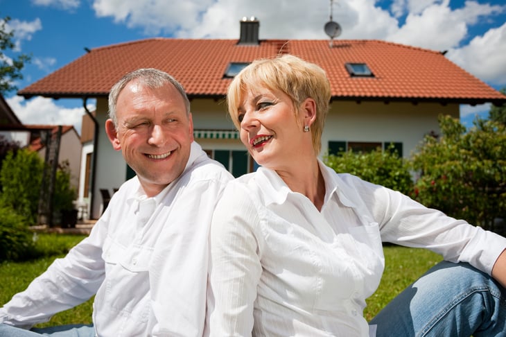 Couple Senior w House