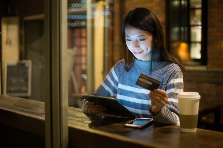 Young woman shopping online.