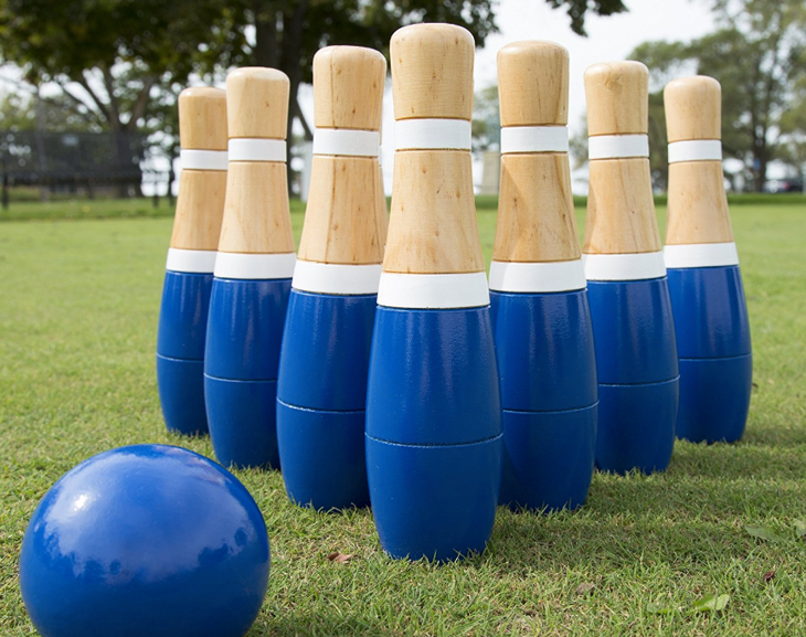 Lawn bowling set