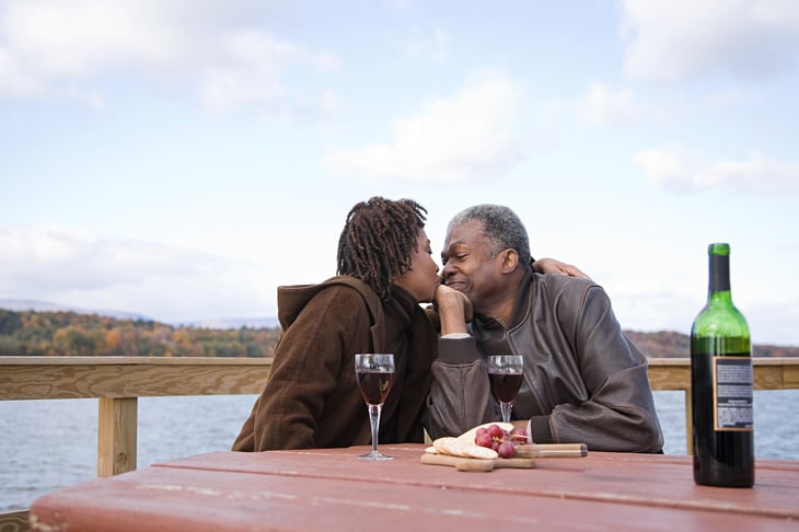 kissing retirees