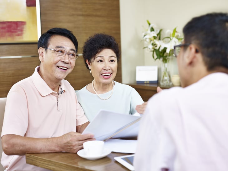 senior couple signing up for Medicare Advantage