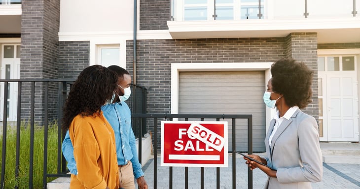 Homebuyers meeting a real estate agent at a property during the pandemic