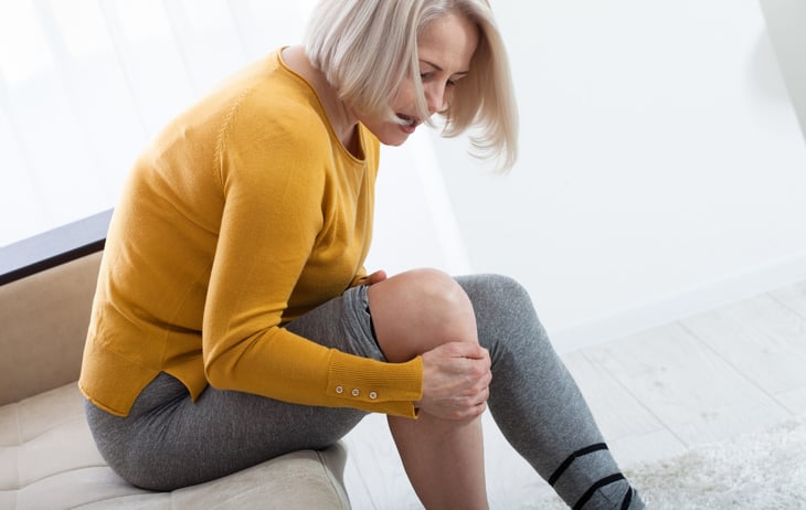 Woman with arthritis in her knee