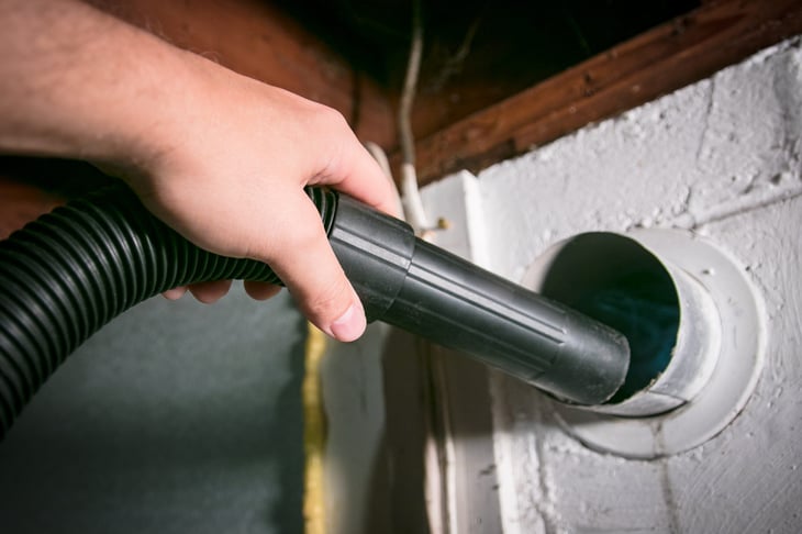 Cleaning the dryer vent