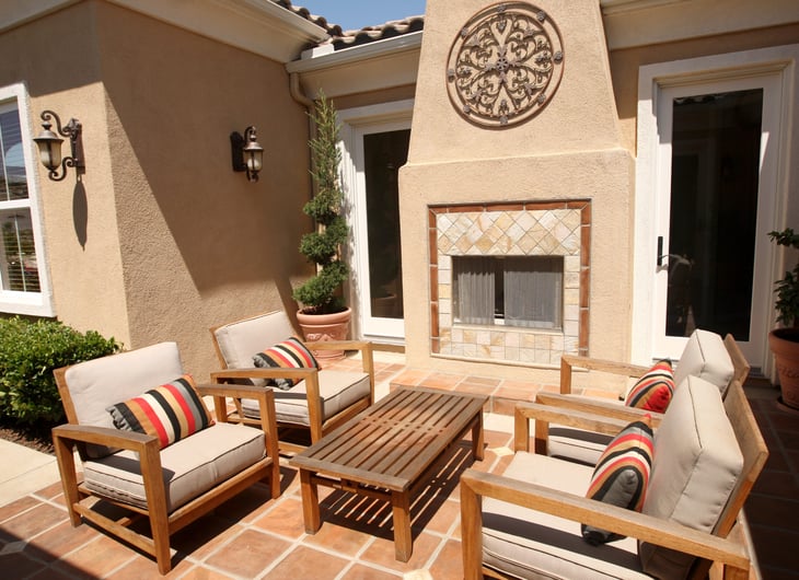 Contemporary outdoor patio with fireplace