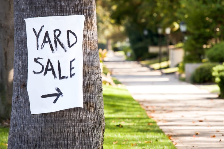 Yard sale sign