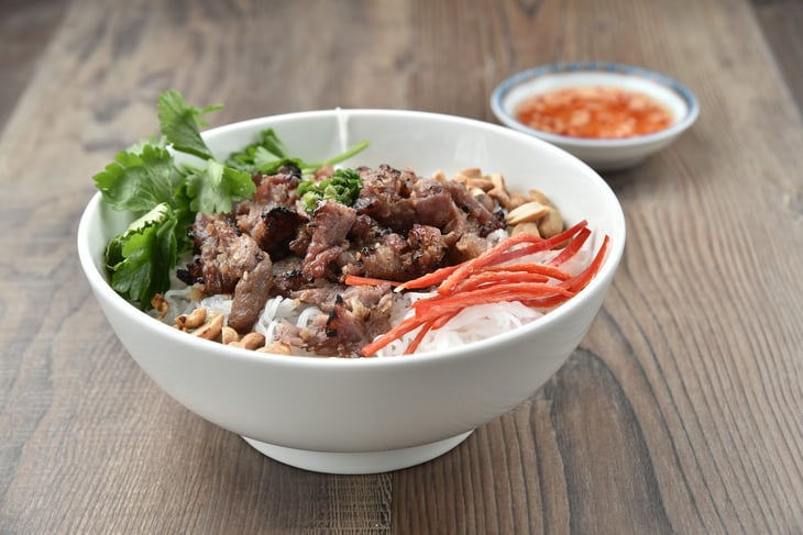 Vermicelli noodle bowl with pork and vegetables
