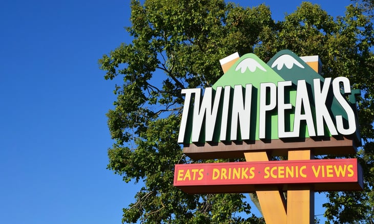 Twin Peaks restaurant