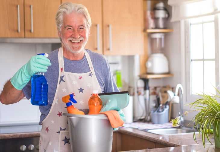 Senior mean doing housework and cleaning kitchen