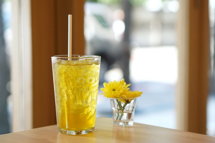 chrysanthemum tea with ice