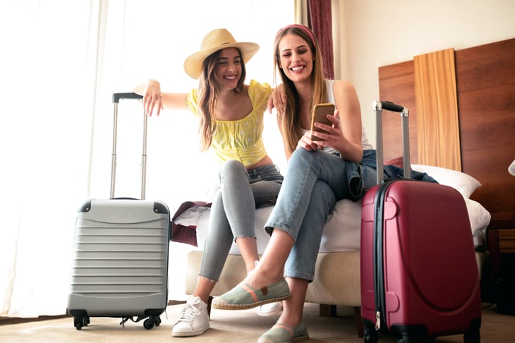Frugal travelers in their hotel room