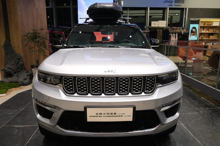 Jeep Grand Cherokee PHEV circa 2023