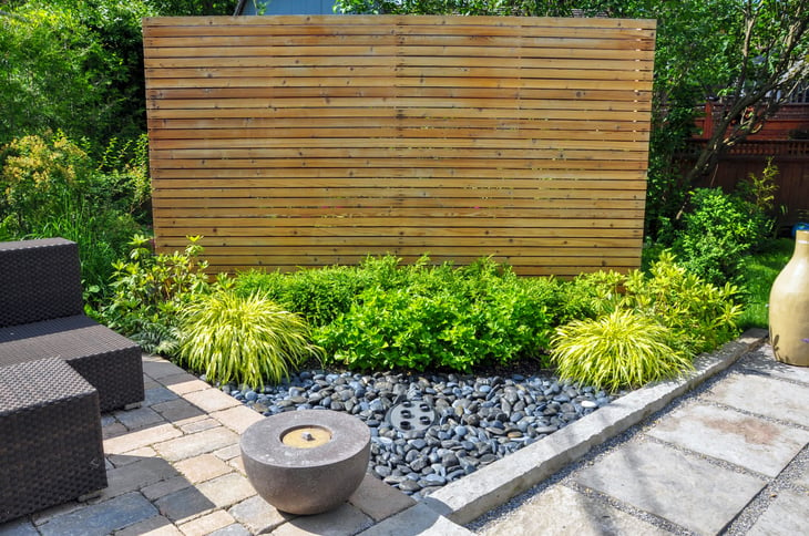 Wooden privacy screen in a garden