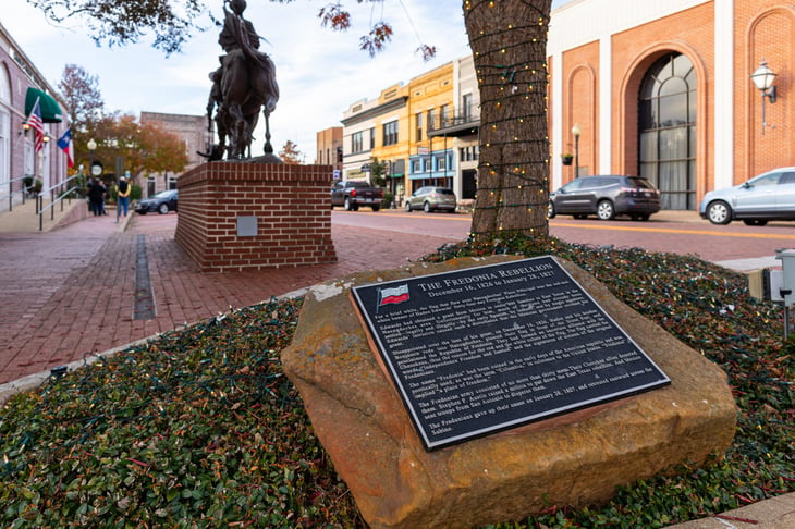 Sculpture and plaque marking the Fredonia Rebellion in Texas