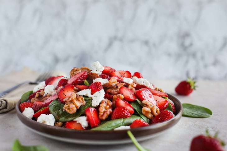Strawberry salad with nuts and spinach