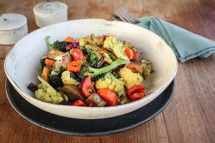 Oven-roasted vegetable plate with cauliflower, broccoli, zucchini and pumpkin