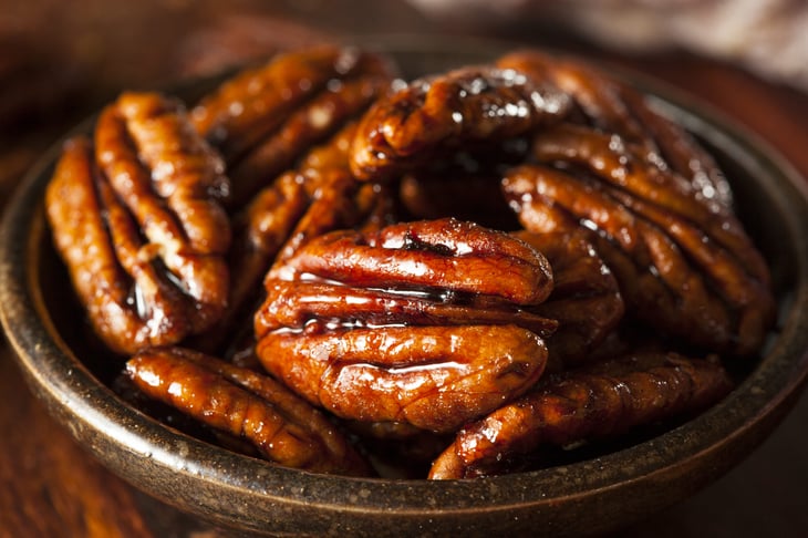 Homemade Candied Pecans with Cinnamon and Sugar