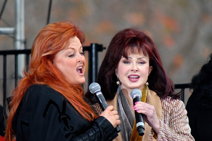 Wynonna Judd and Naomi Judd singing