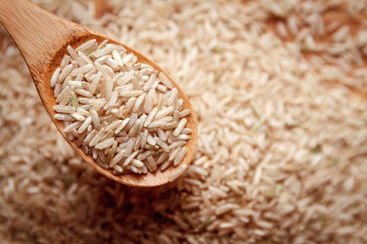 Uncooked grains of brown rice.
