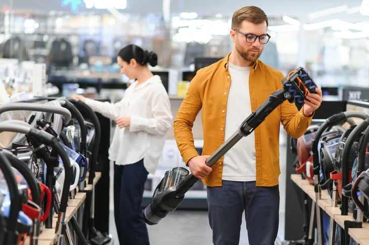 Couple shopping for a vacuum cleaner