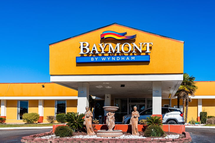 Baymont by Wyndham inn and suites sign