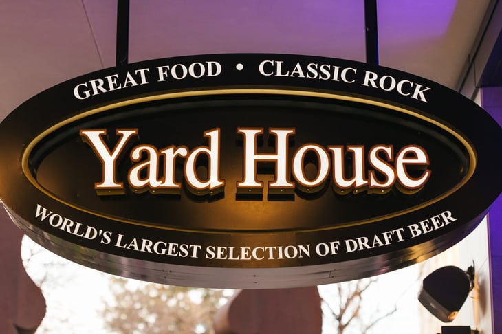 Yard House Restaurant sign