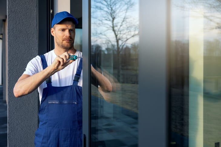 Worker installing windows