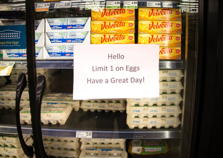 Sign at a grocery store restricting the purchase of eggs due to a shortage