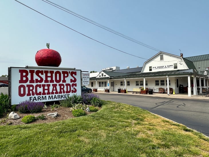 Bishop's Orchards market and farm store. Fruit Growers since 1871. Guilford, Connecticut, USA.