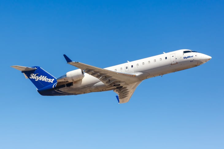 SkyWest airplane taking off