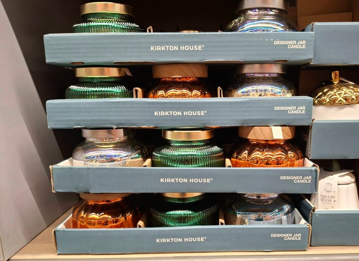 Jar candles in the Aldi Finds section of Aldi