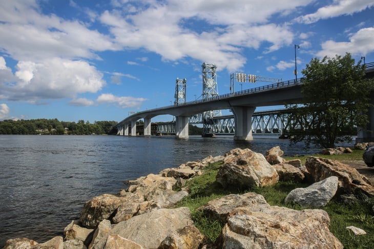 Bath is a city of Sagadahoc county in southwestern Maine, U.S. The city lies along the Kennebec River to Atlantic coast.