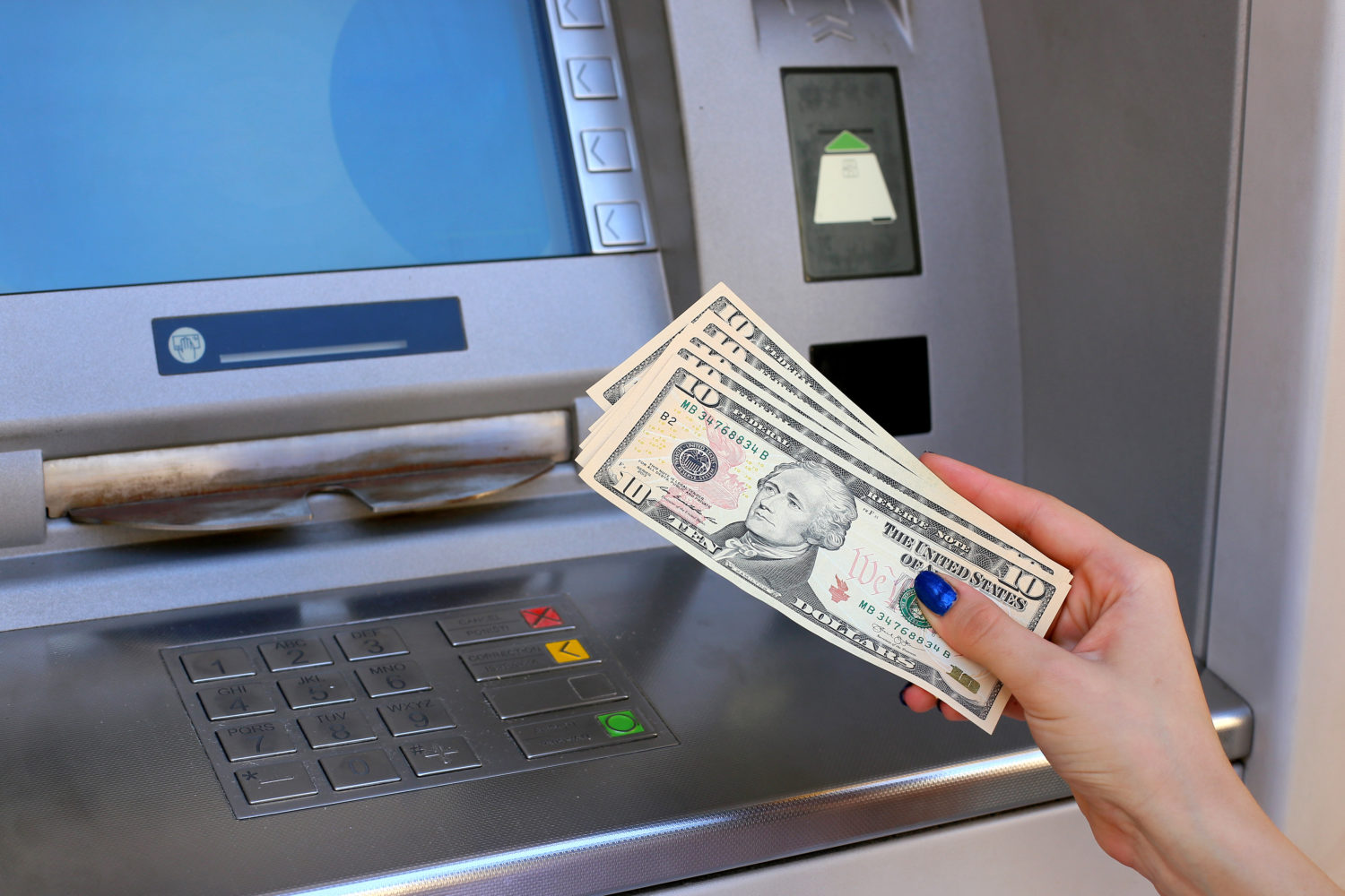 ATM Spits Out $320, Woman Returns the Cash | Money Talks News
