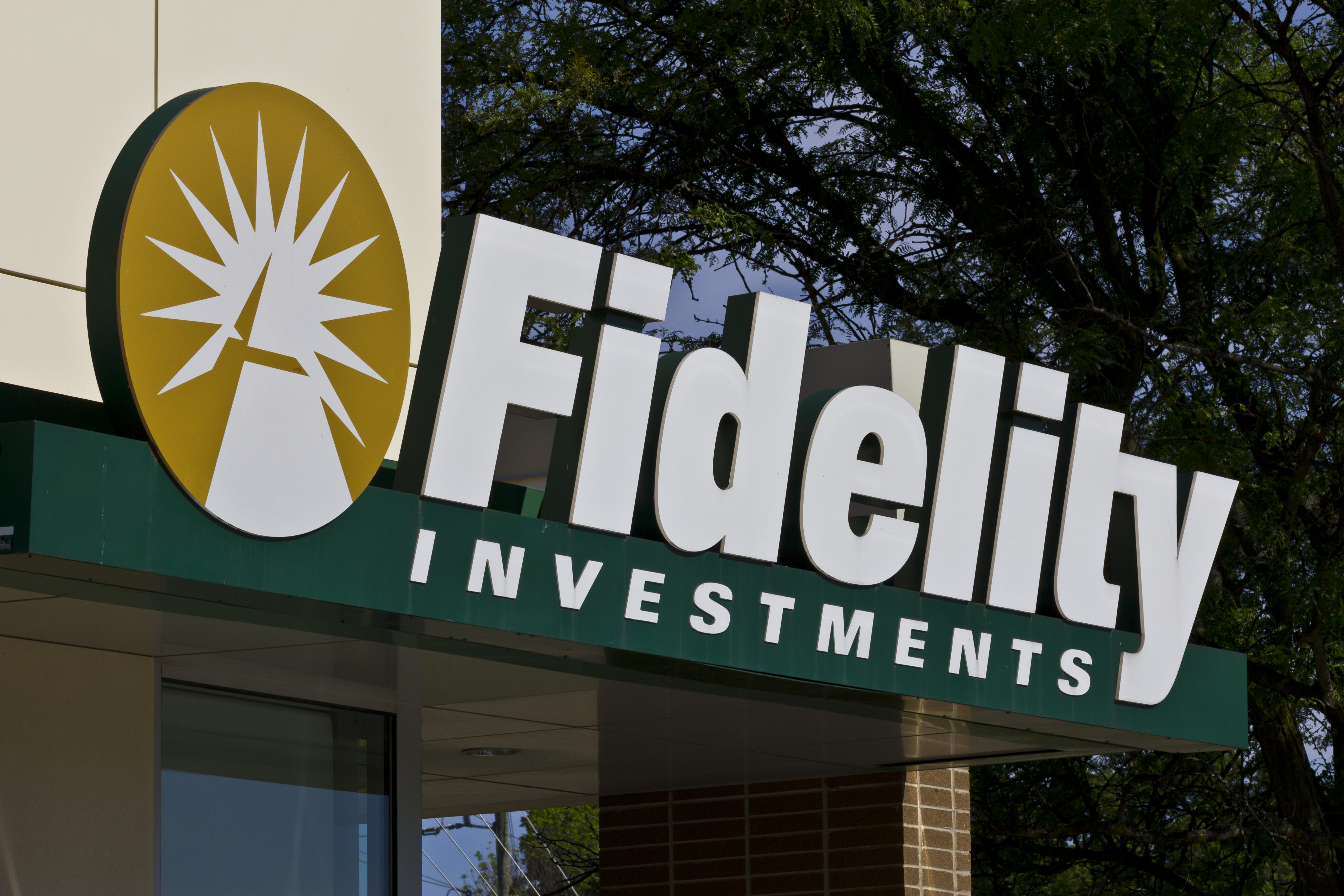 fidelity-lowers-fees-on-27-index-mutual-funds-etfs-money-talks-news